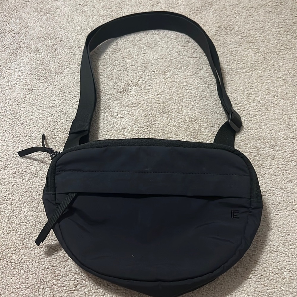 Everlane black adjustable Fanny pack